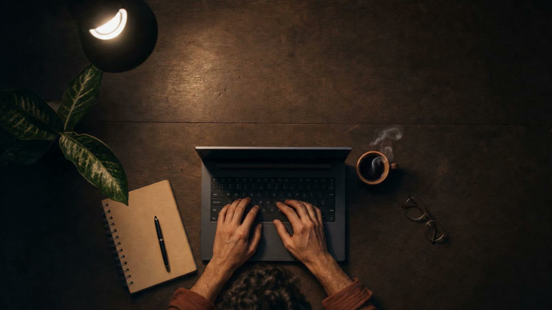 Escritorio de trabajo visto desde arriba